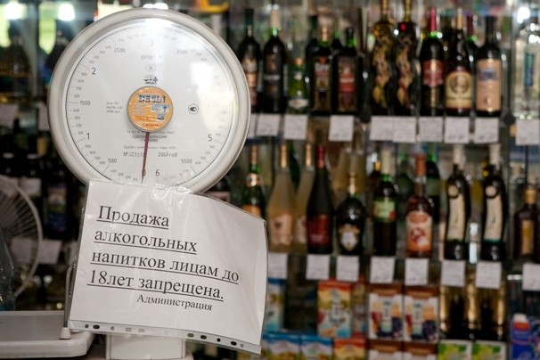  Из семи проверенных магазинов лишь в одном продали алкоголь несовершеннолетнему Фото: alcopro.ru 