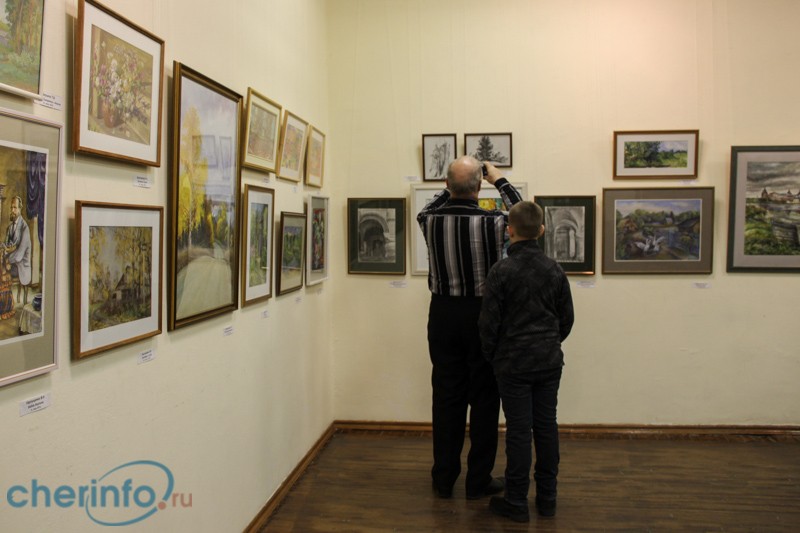 На выставке представлено более 300 картин 90 авторов