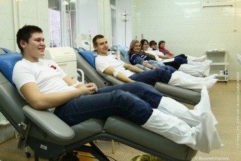 Сдать кровь решились 67 человек, собрав общими усилиями более 23 литров цельной крови