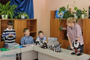 На базе Центра детского творчества в Череповце уже несколько лет работает очень популярный кружок робототехники