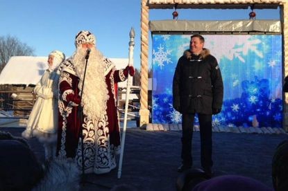 Дед Мороз и Олег Кувшинников торжественно поздравили жителей области с Новым годом