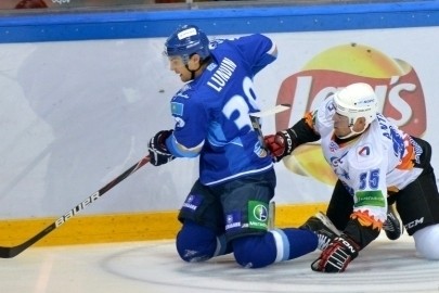  Хозяева отрыли счет в середине первого периода Фото: http://www.sports.kz/ 