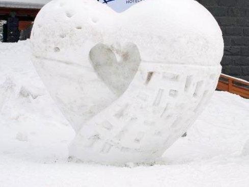  К большой снежной стройке приглашаются все желающие Фото: http://news.liga.net/ 