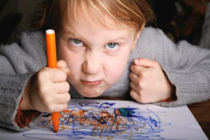  Даже самые внимательные и любящие родители могут упустить первые признаки нервных расстройств у детей Фото: http://mayak-kr.ru/ 
