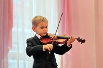  В конкурсе примут участие порядка 20 юных скрипачей и виолончелистов Фото: http://www.asfera.info 