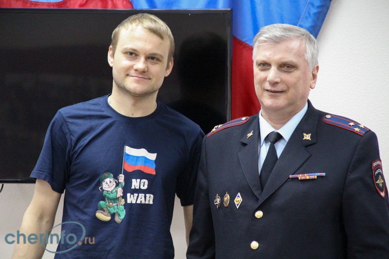Полковник Виктор Горев вручил дружинникам удостоверения и обозначил задачи по охране порядка