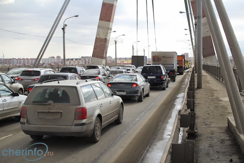 Ремонт полотна на Октябрьском мосту разнесут по времени со строительством развязки при пересечении с улицей Раахе