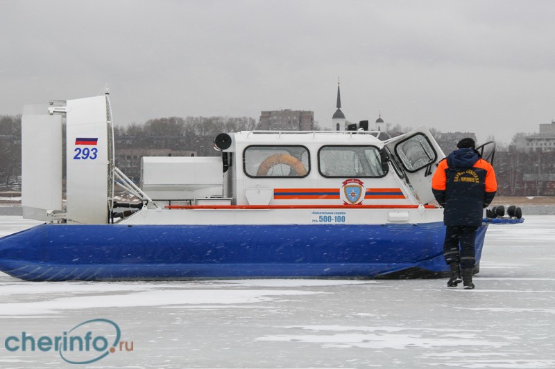 В Череповце выход на лед сейчас запрещен, но рыбаки запрет игнорируют