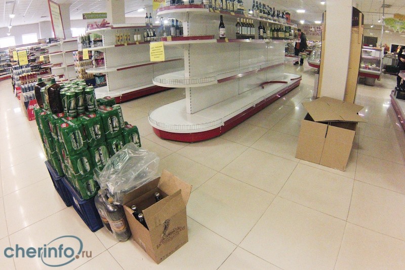 Магазины «Десяточка» формально пока исполняют решение об аннулировании лицензии на торговлю алкоголем