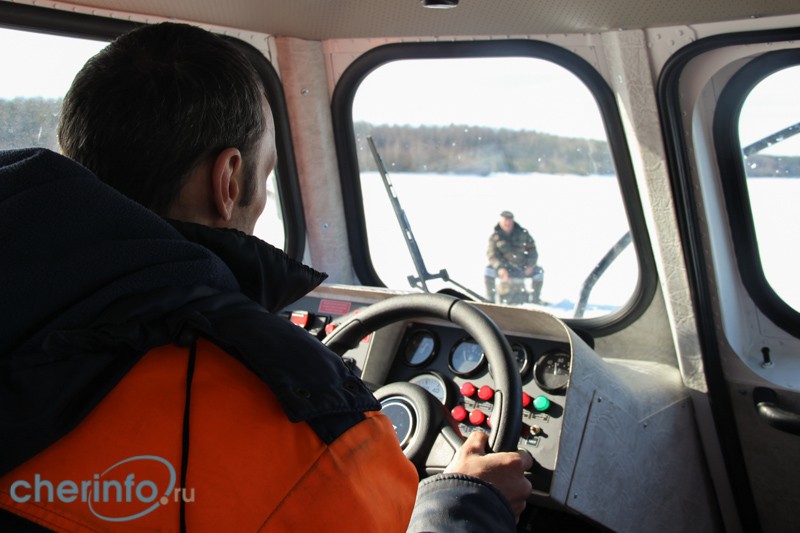 Несмотря на запрет выхода на лед, рыбаки продолжают сидеть на реках