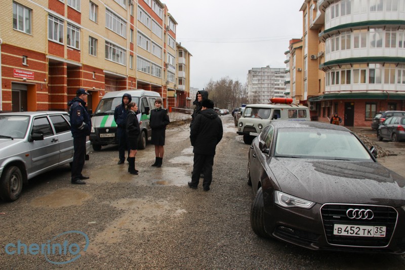 Владелец автомобиля залолжал сто тысяч рублей