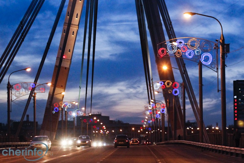 Праздничное освещение Октябрьского моста восстановлено и теперь будет работать по праздничным дням