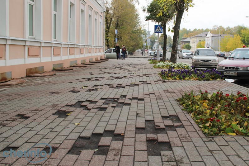 Плитка на Советском проспекте разрушилась из-за неусточивой погоды, говорят в департаменте ЖКХ