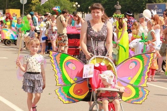 В былые времена в конкурсе колясок участвовало до 150 семей