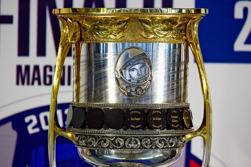  С 10 часов утра 28 мая Кубок будет выставлен в фойе Ледового дворца Фото: http://pics.sport.rbc.ru/ 
