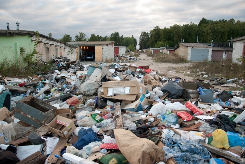  Гаражные кооперативы зачастую завалены мусором, до которого гаражникам нет дела Фото: http://img-fotki.yandex.ru/ 