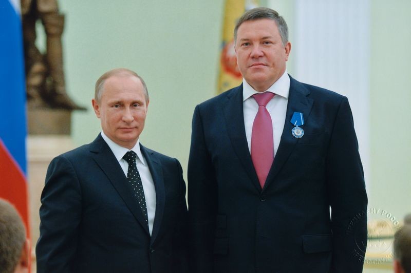 Указом президента Олег Кувшинников награжден орденом Почета за достигнутые трудовые успехи и многолетнюю добросовестную работу