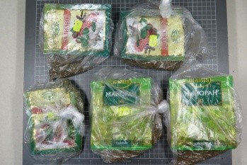  В отправленной осужденному посылке сотрудники ФСКН обнаружили 14 граммов наркотического вещества Фото: ФСКН по Вологодской области 