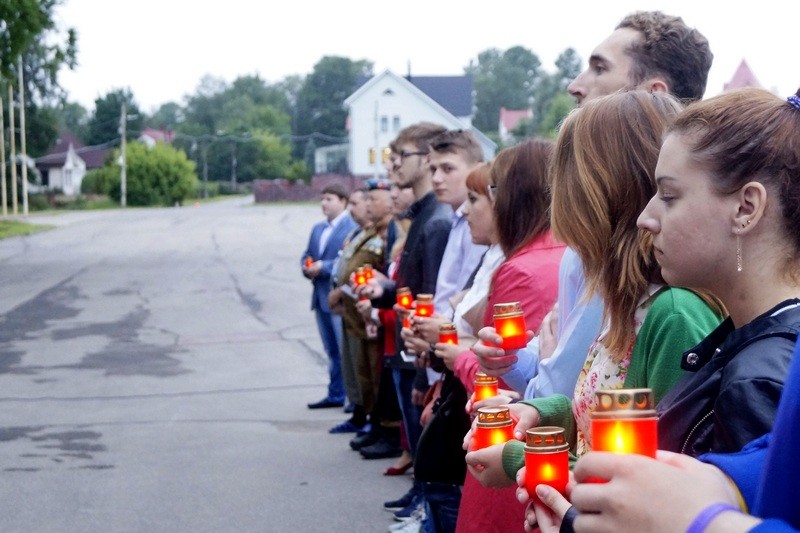  Порядка 50 человек почтили память павших в Великой Отечественной войне Фото: Молодежный центр 