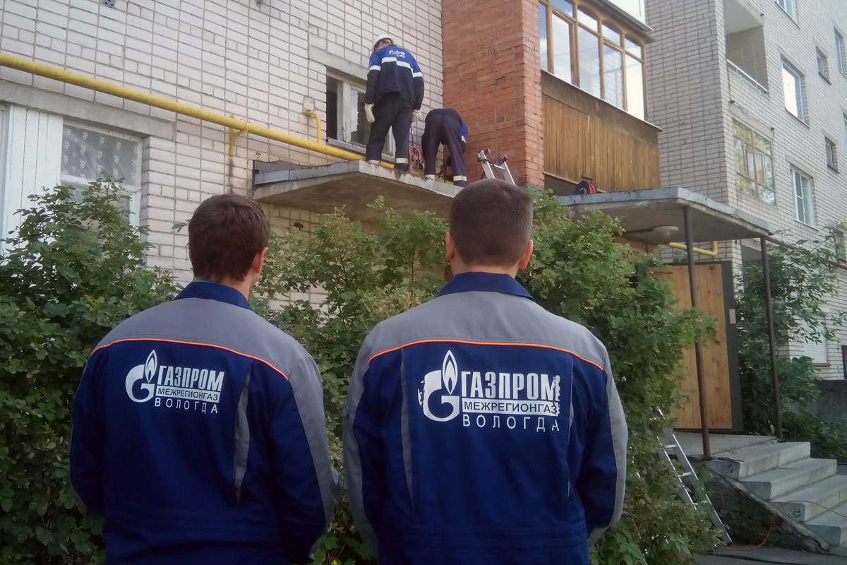  В Вологде газовики уже отключили одно из непокорных ЖСК, вырезав кусок трубы на фасаде дома Фото: www. vologdarg.ru 