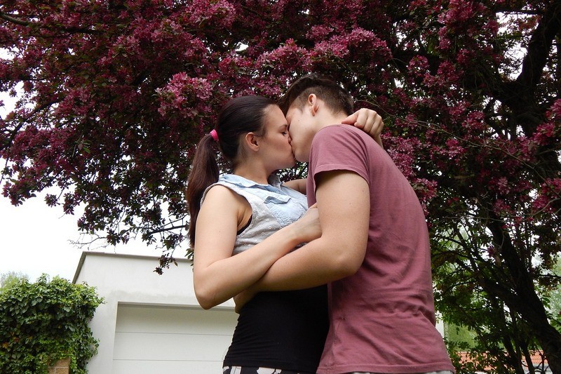  В День поцелуя  в некоторых городах проводят соревнования на самый красивый поцелуй Фото: pixabay.com 