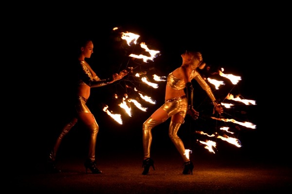  Кульминацией программы станет огненное шоу от лучших фаерщиков Фото: http://www.unibo.ru 