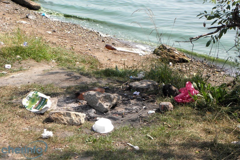 Перенести субботники из парков на берега рек решено из-за жалоб череповчан на то, что территории у водоемов завалены мусором
