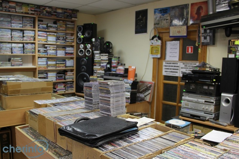В магазине нашли несколького десятков нелицензионных дисков с турецкими сериалами и голливудскими хитами