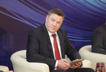 Олег Кувшинников распорядился предоставлять депутатам Госдумы по время их визитов в Вологодскую область более скромные машины
