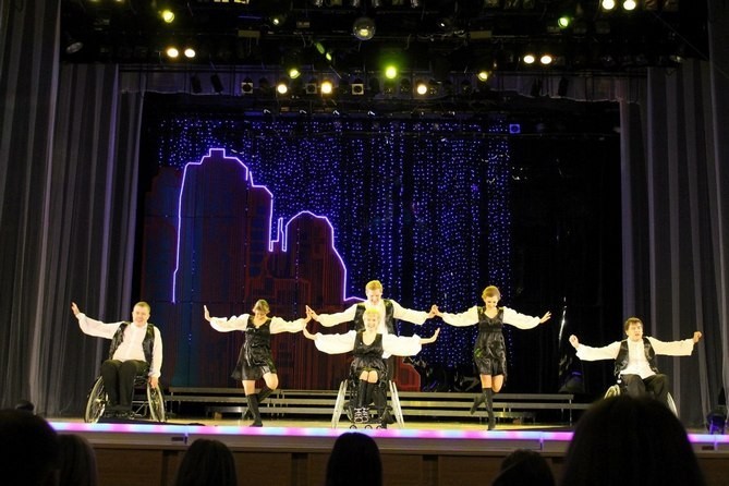 Коллектив «Ступени» представит в Москве «Еврейский танец», в котором танцуют в парах десять человек