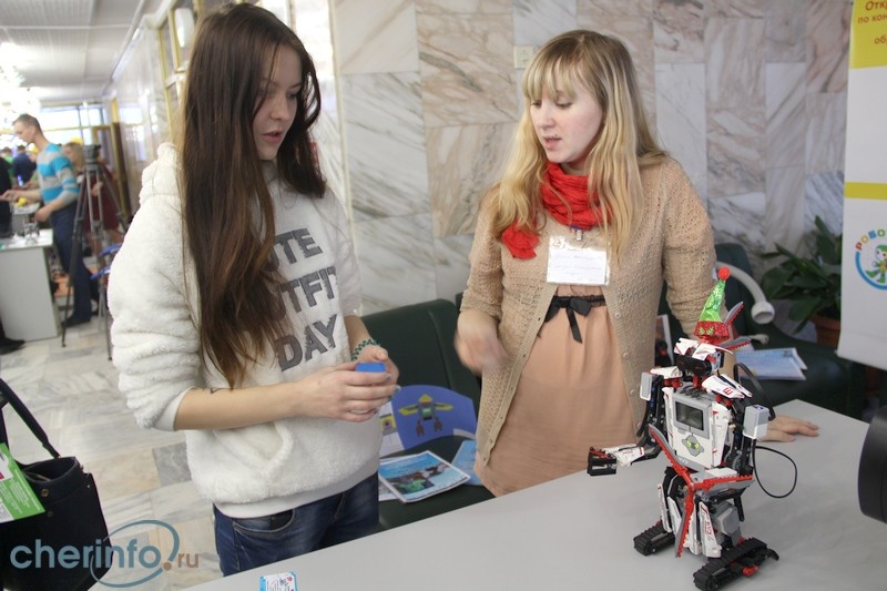 В рамках курсов учителей научат использовать конструкторы образовательной робототехники в учебно-воспитательном процессе