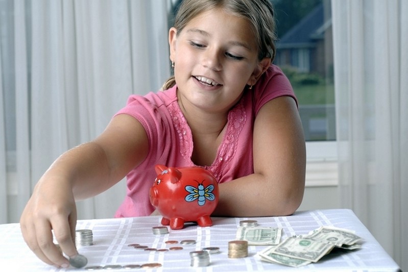  Дети понимают, что деньги — особый товар, с помощью которого можно приобрести все остальное. Проблемы начинаются дальше Фото: http://s0.tchkcdn.com/ 