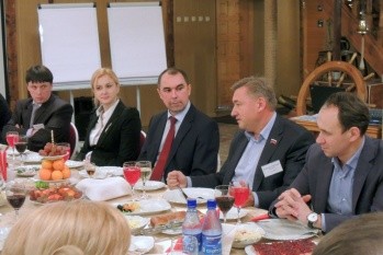 Во встрече с руководителями ЧерМК приняли участие представители более десяти предприятий малого и среднего бизнеса
