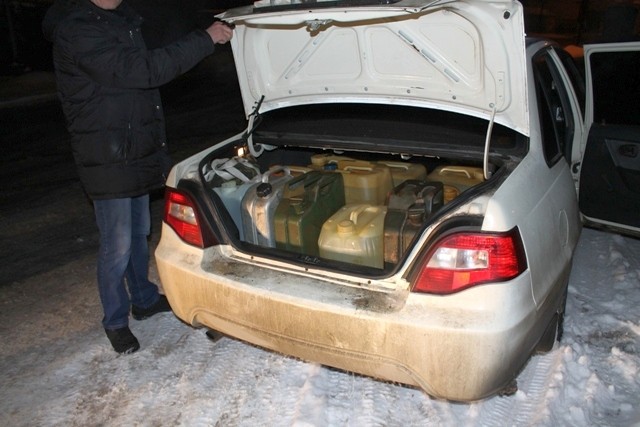  Общий объем похищенного составил более 600 литров на общую сумму порядка 20 тысяч рублей Фото: УМВД по Вологодской области 