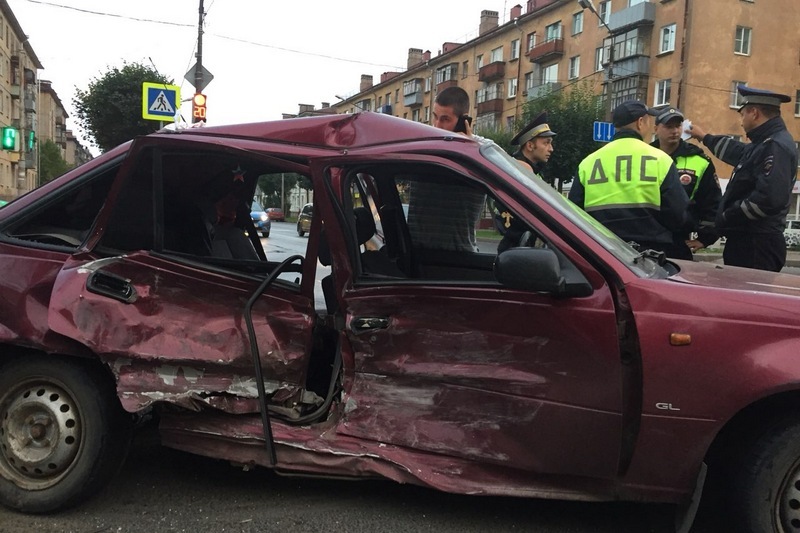 Дтп череповца. Авария в Череповце вчера. Вчерашняя авария в Череповце.