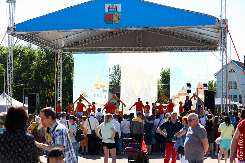 Какой сегодня праздник в череповце. День города сцена. Сцена на дне города. День города Череповец 2022. День химика Череповец.