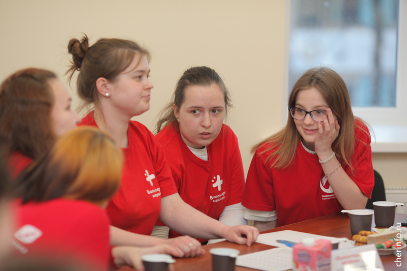 Молодёжный парламент череповца. Площадь молодежи. Череповец люди. Выступление про молодежь на улице. Молодежь череповца.