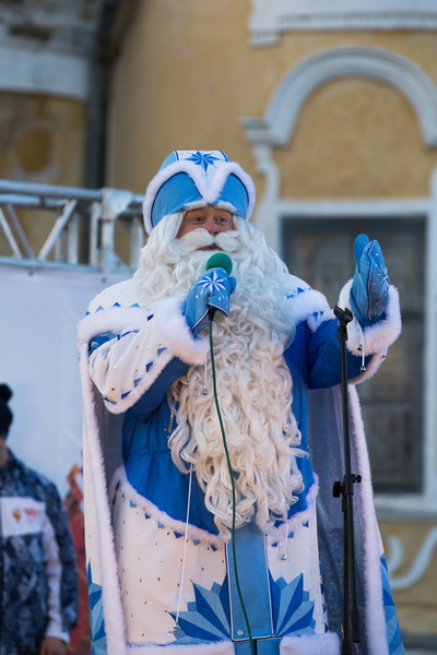 Борьба с осадками деда мороза. Дед Мороз в синей шубе Великий Устюг. Голубой дед Мороз. Дед Мороз в голубой шубе. Дед Мороз синий.