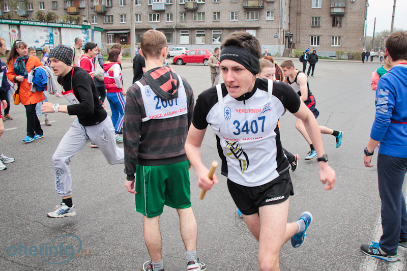 эстафета 9 мая тюмень 2023. легкоатлетическая эстафета посвященная дню победы. эстафета в тюмени сегодня. сегодня. легкая атлетика эстафета.