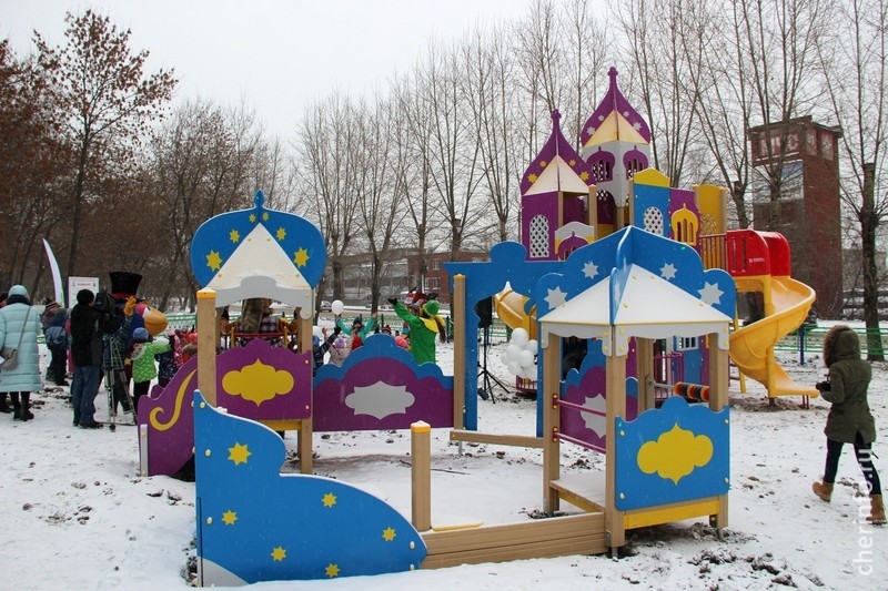 В Северном районе Череповца открылась новая детская площадка