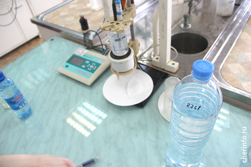 Гигиенические испытания. Лабораторные исследования воды. Вода в лаборатории. Химическое исследование воды. Лабораторные пробы воды.