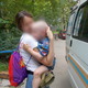 Застрявший ребенок. Фото: служба спасения
