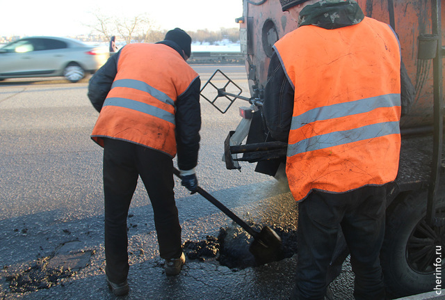 В Череповце начался ямочный ремонт