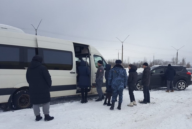 Комсомольская 43 череповец. Отдел судебных приставов череповец комсомольская 43. Полицейский автобус. Фссп череповец. Приставы череповца 1.