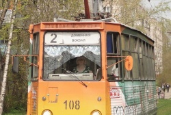 Трамвай 2 череповец. Череповец трамвай с 2 вагонами. Трамвайные пути череповец. Трамвай 2 череповец. Трамвай 2 череповец.