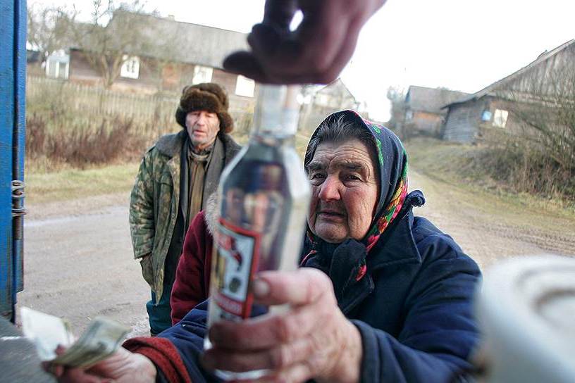 Фото алкаша с бутылкой