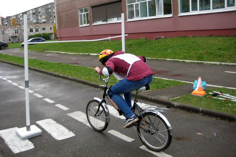 Фигурное вождение велосипеда безопасное колесо