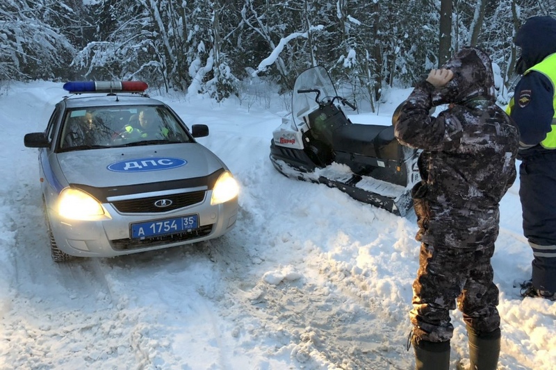 В деревне Владимировка Череповецкого района сотрудники ГИБДД нашли водителя, управлявшего «Бураном» без прав