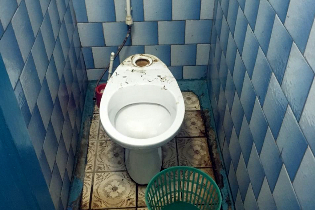 Пострадавший туалет