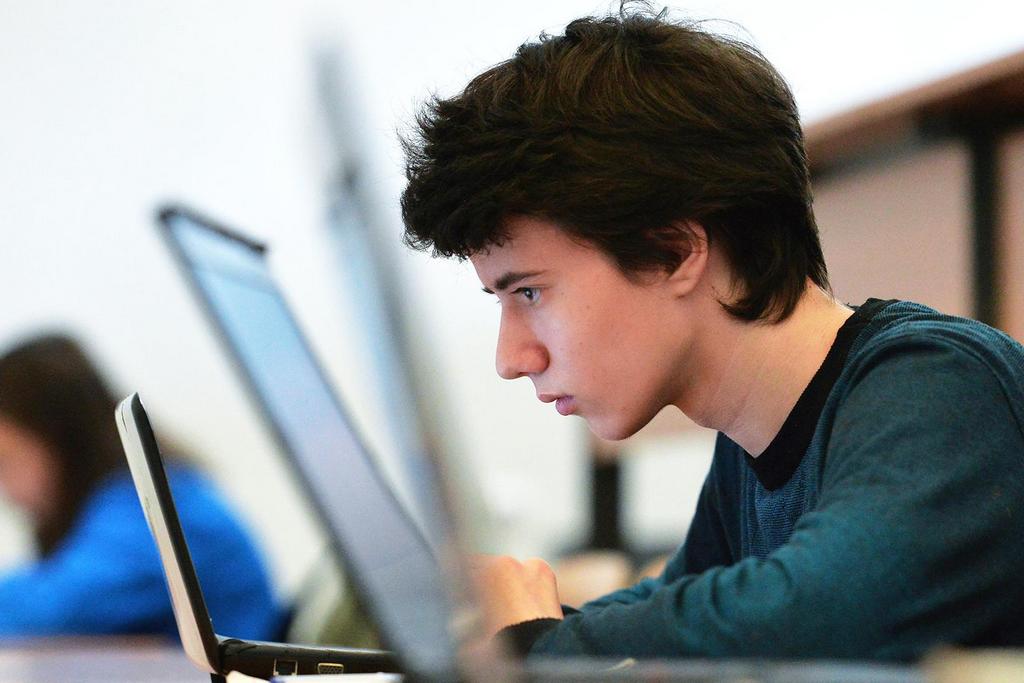Студент у компьютера